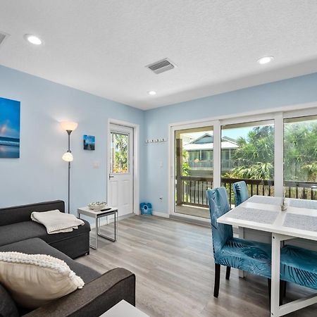 Dog Friendly Loft Steps From Beach With Gas Barbecue Grill And Upstairs Deck! New Smyrna Beach Exterior photo
