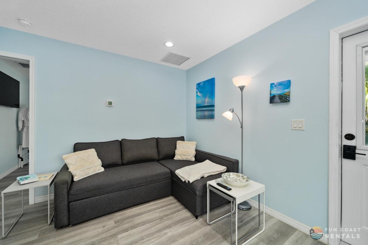 Dog Friendly Loft Steps From Beach With Gas Barbecue Grill And Upstairs Deck! New Smyrna Beach Exterior photo